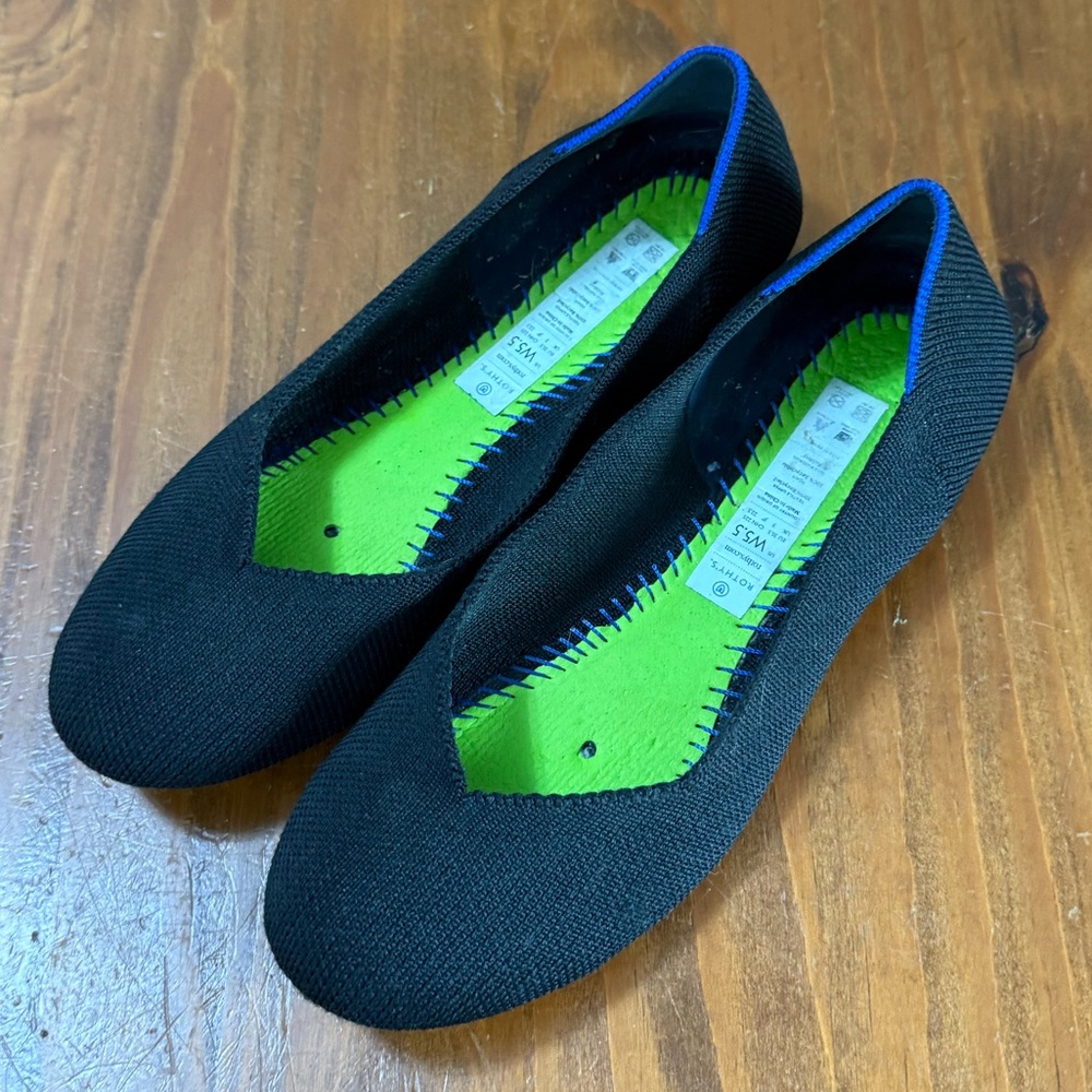 Womens Sz 5.5 Round Toe Black Rothy’s Flats